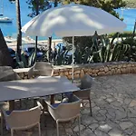 ゲストハウス And By The Sea 4*